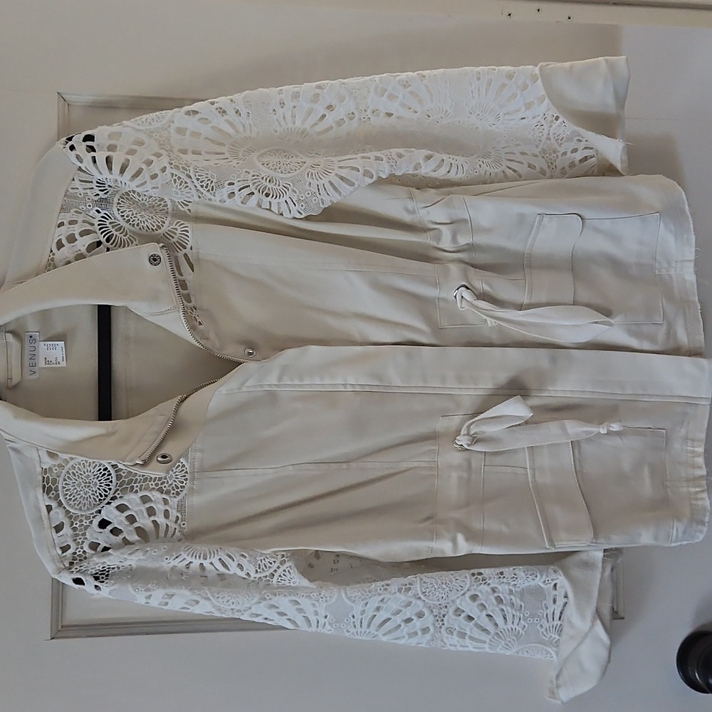 VENUS Cream Seashell Lace Sleeve Jacket